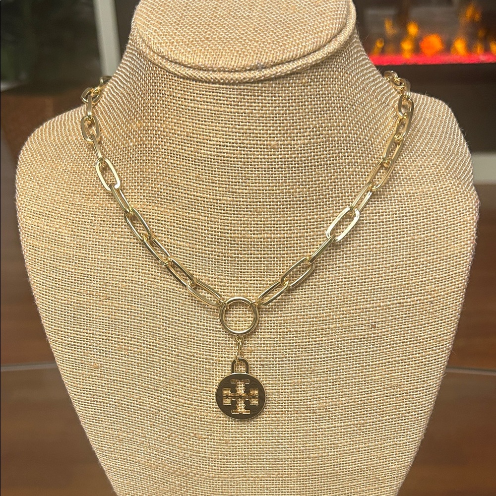 Gold Chain Pendant Necklace - Women's Fashion Jewelry - Picture 2 of 6